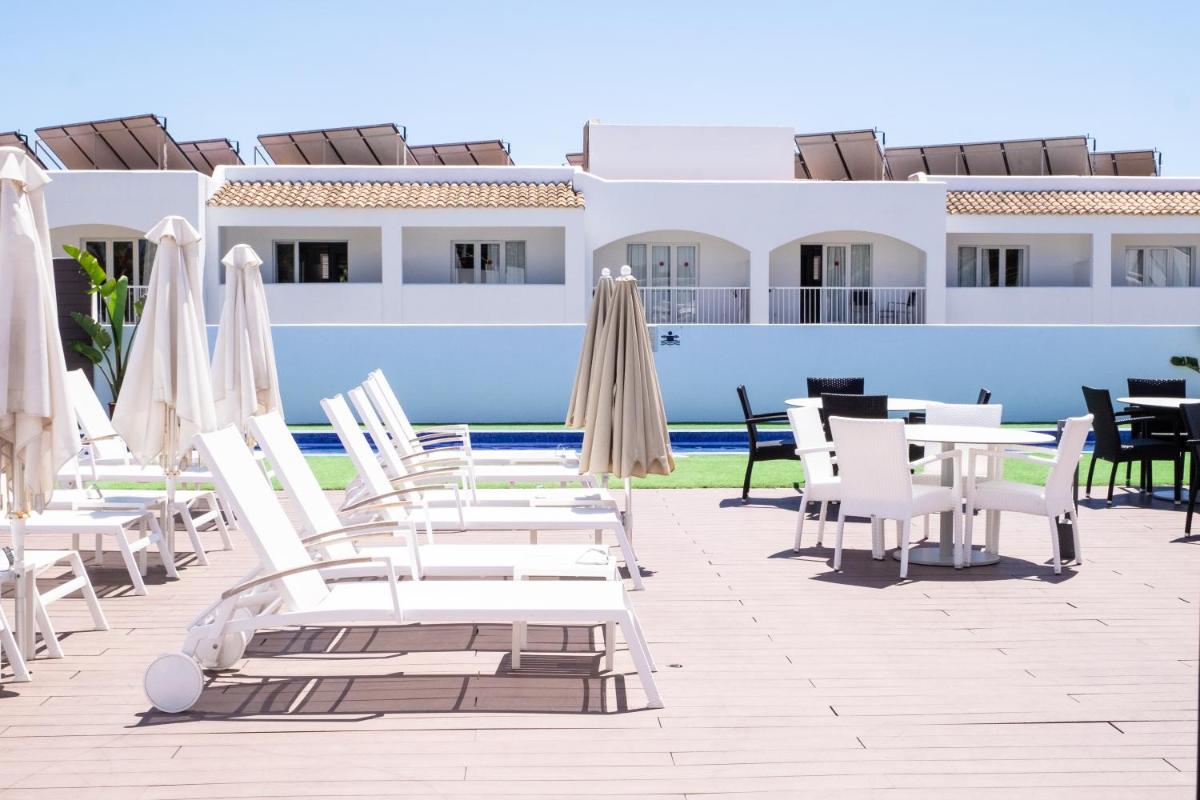 Un balcón o terraza de Hotel Club Es Talaial