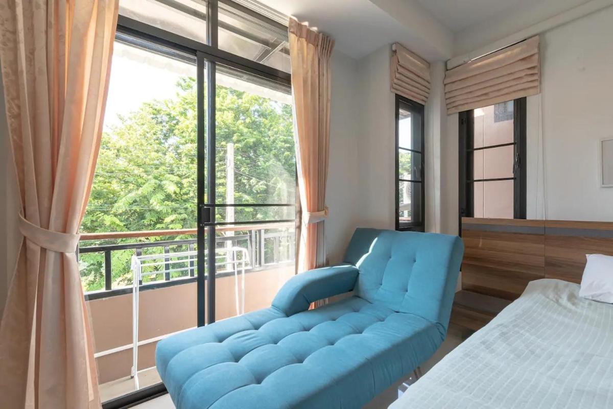 Loft Style Townhouse Near Old City - Housity