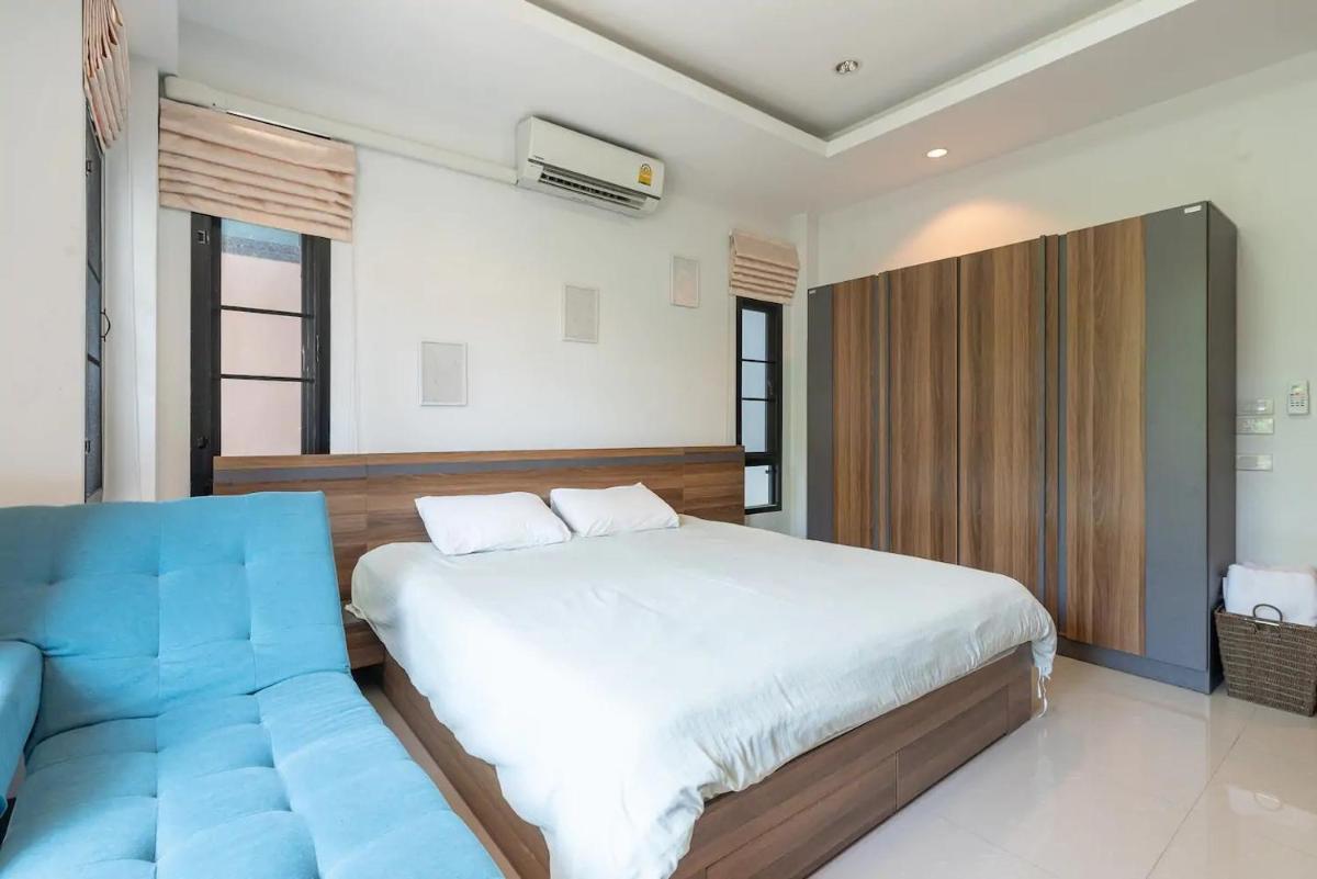 Loft Style Townhouse Near Old City - Housity