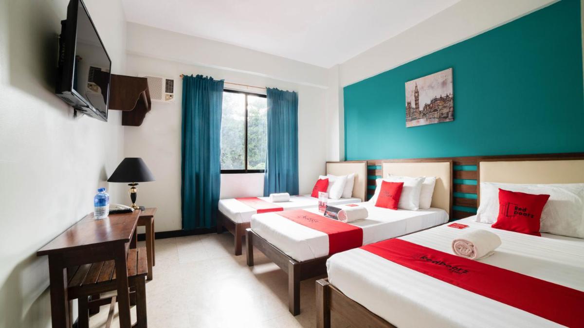 RedDoorz Plus near Rizal Junction - Hizvo