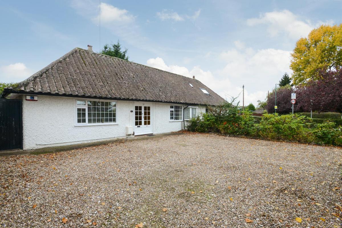 DE LUXE SHORT STAYS-Middleton Lodge - Housity