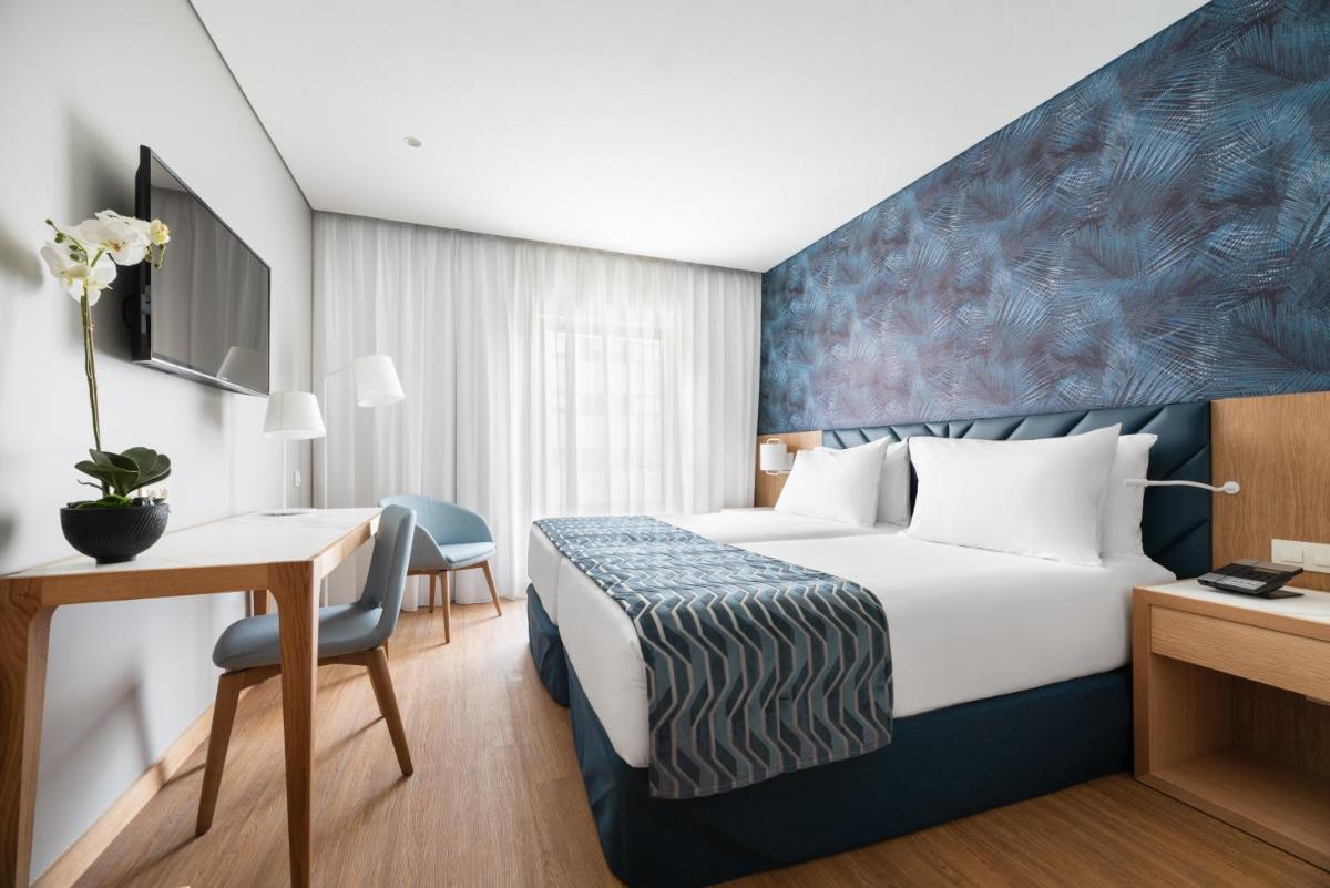 Uma cama ou camas num quarto em Eurostars Matosinhos