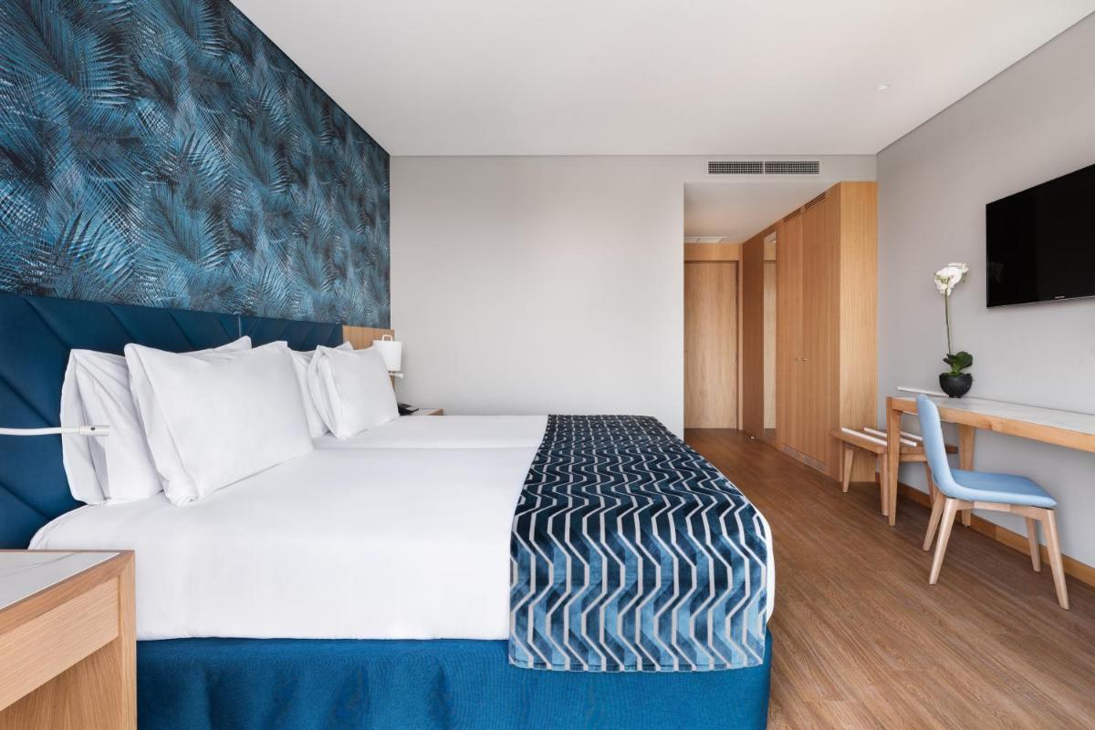Uma cama ou camas num quarto em Eurostars Matosinhos