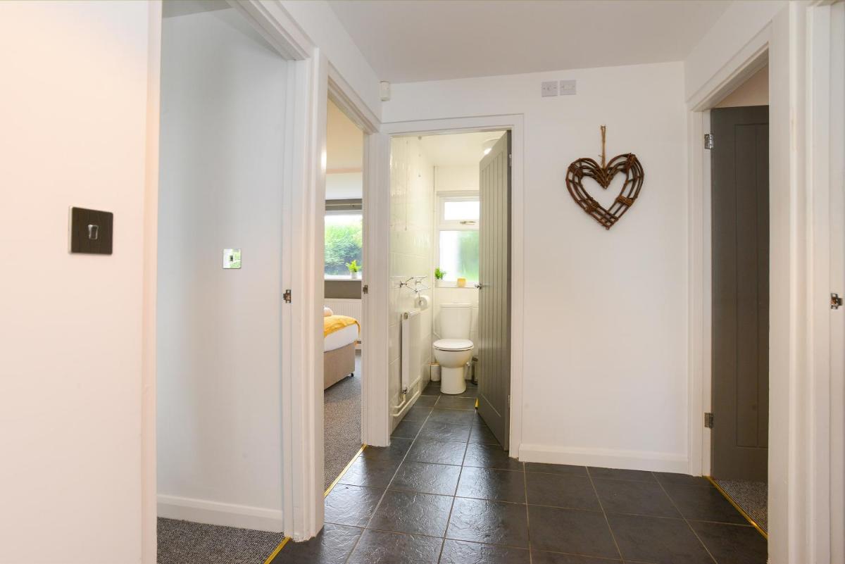 DE LUXE SHORT STAYS-Middleton Lodge - Housity