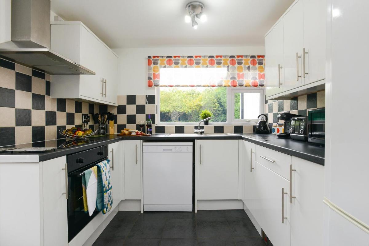 DE LUXE SHORT STAYS-Middleton Lodge - Housity
