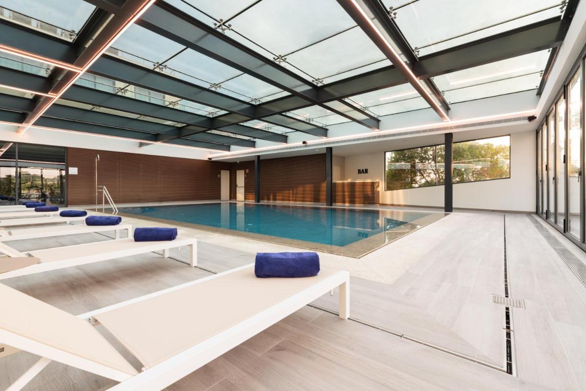 A piscina em ou perto de Eurostars Matosinhos