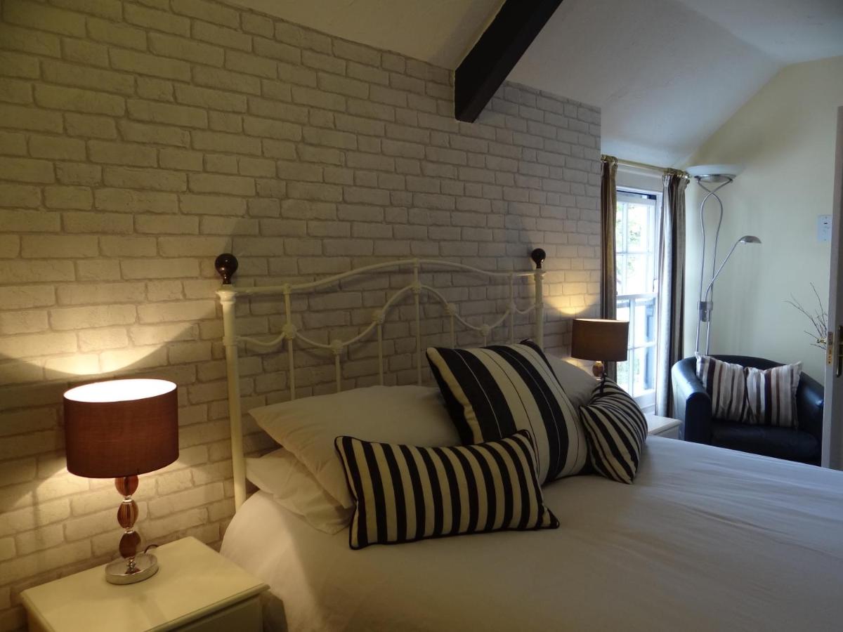 The Dundry Inn - Housity