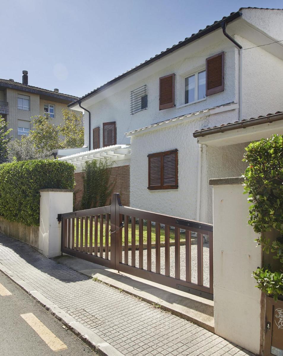 ATeRIAN VILLA ARESTI - Housity
