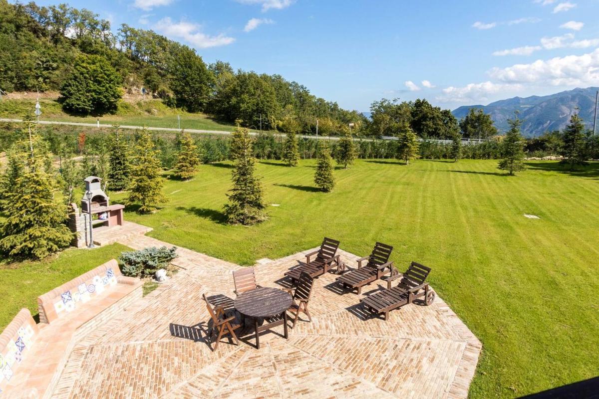 JOIVY Superb Villas with Tennis Court, Garden and BBQ area - Housity