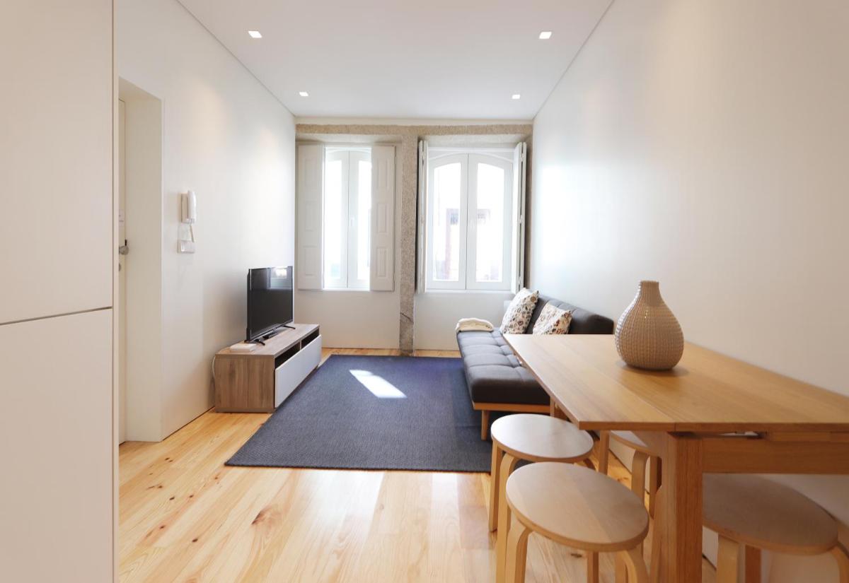 HM - Charming Pinheiro Duplex Apartment - Housity
