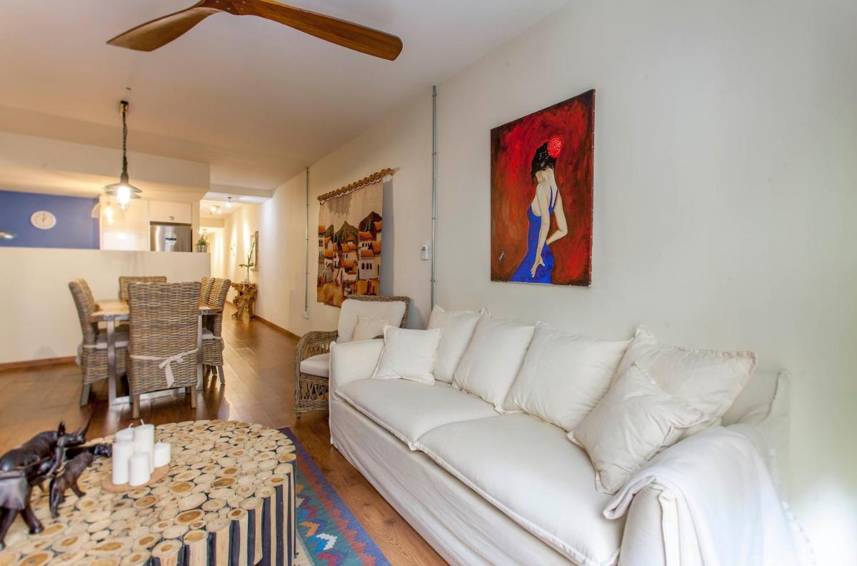 LUXURIOUS & ALLURING HOME IN HISTORIC TOWN (VALENCIA) - Housity