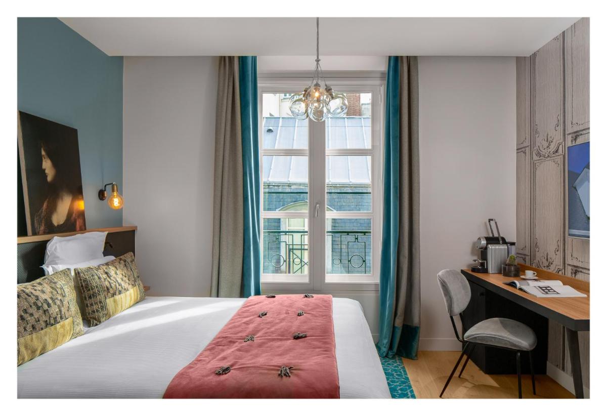 Un ou plusieurs lits dans un hébergement de l'établissement Lyric Hotel Paris Opera