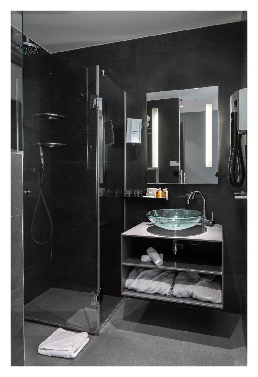 Salle de bains dans l'établissement Lyric Hotel Paris Opera