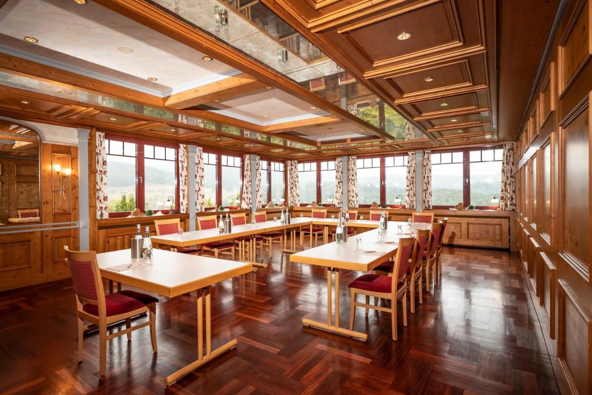 PANORAMA Hotel Heimbuchenthal - Housity