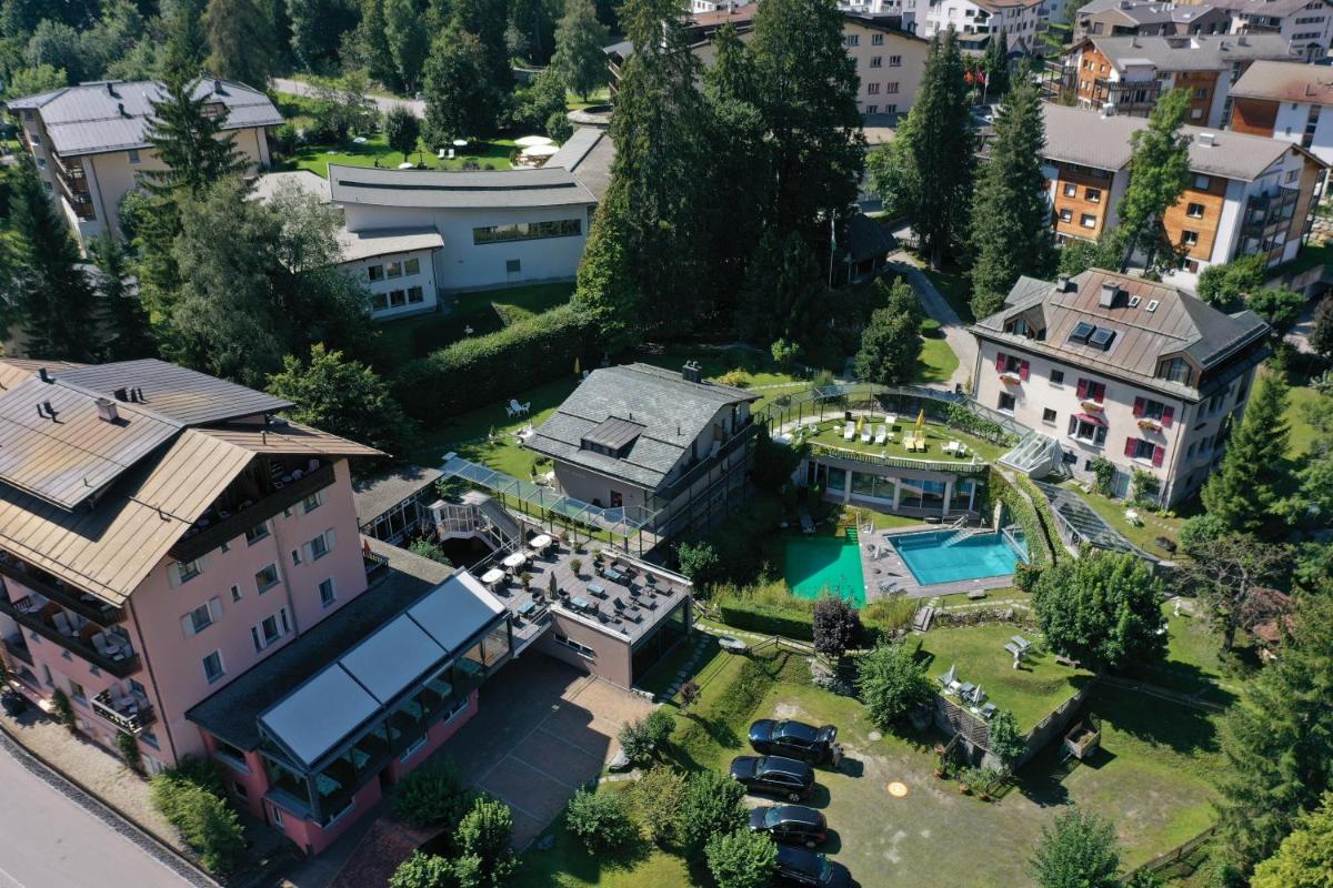Hotel Cresta - Housity