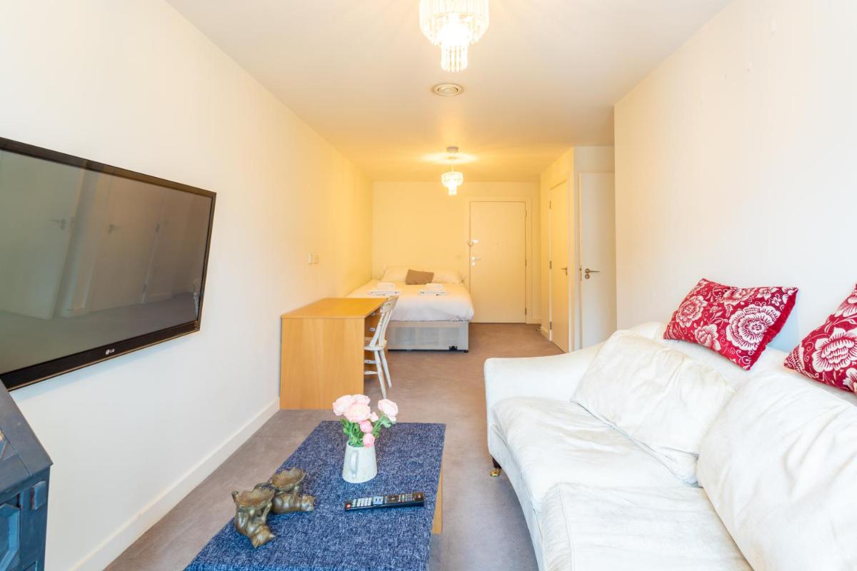 Amazing Modern 2 Bedroom Flat in Greenwich for 4 people - Housity