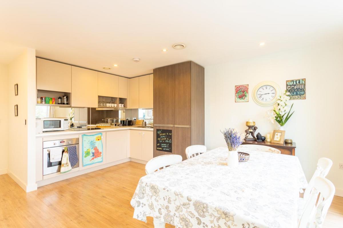 Amazing Modern 2 Bedroom Flat in Greenwich for 4 people - Housity