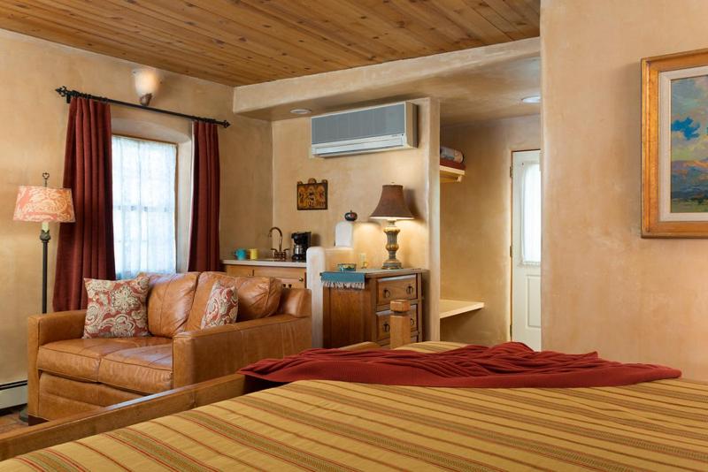 El Farolito B&B Inn - Housity