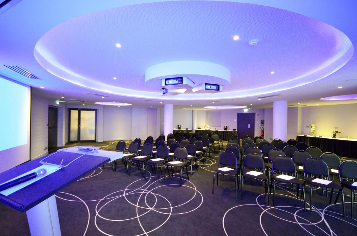 Espace de conférence ou salle de réunion dans l'établissement Holiday Inn Dijon Toison D'or by IHG