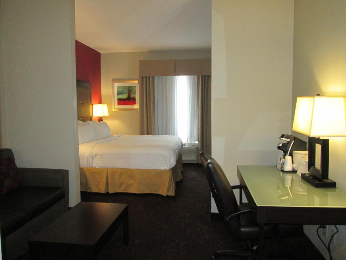 Holiday Inn Express Cloverdale - Greencastle by IHG - Housity