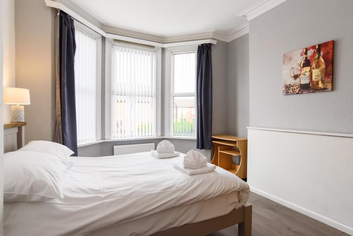 Handpost Lodge - Housity