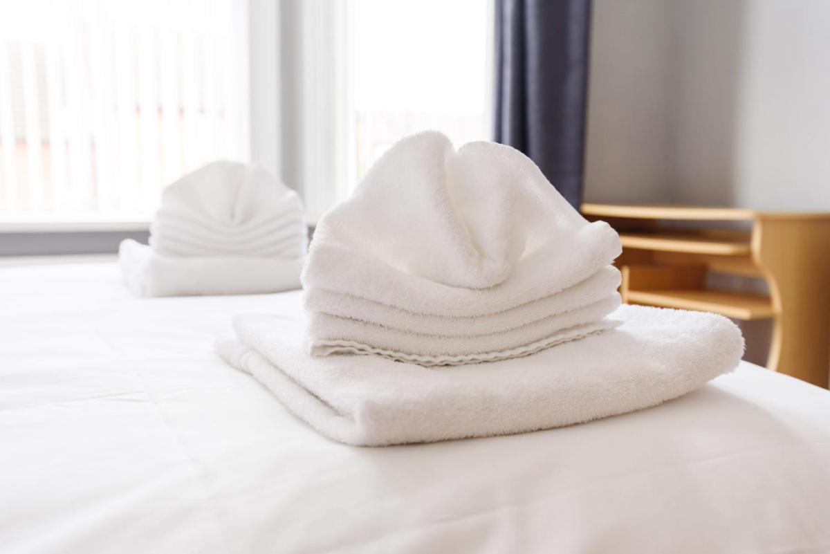 Handpost Lodge - Housity