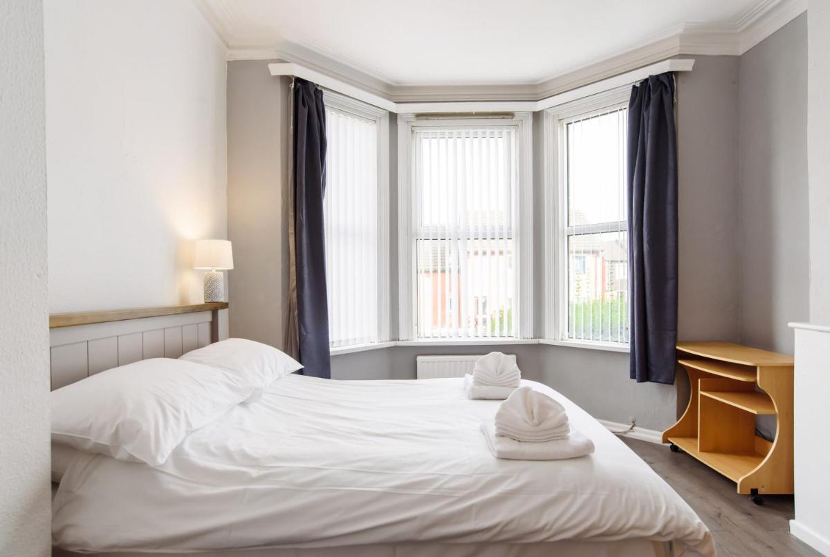 Handpost Lodge - Housity