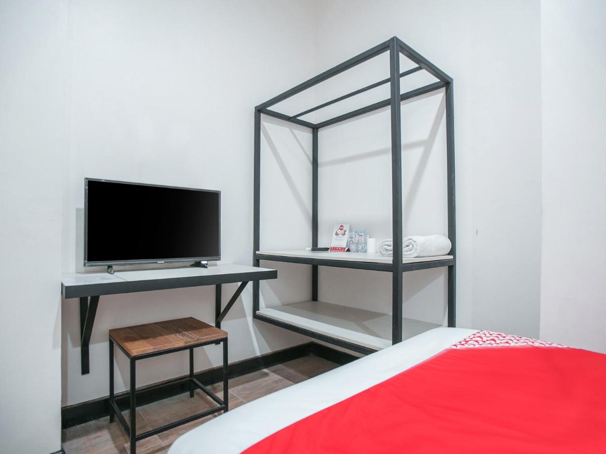 OYO 127 W Residence - Housity
