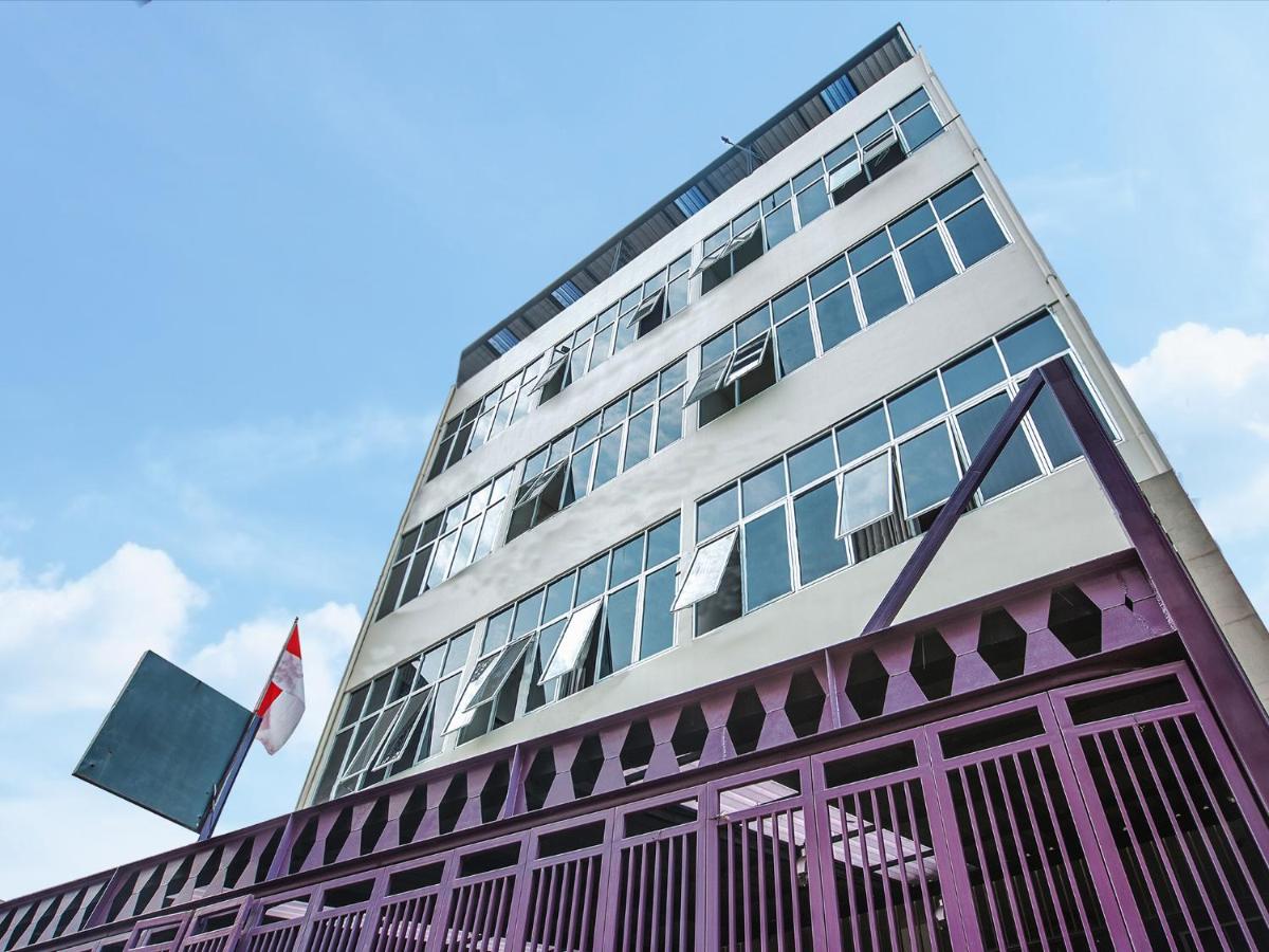 OYO 127 W Residence - Housity