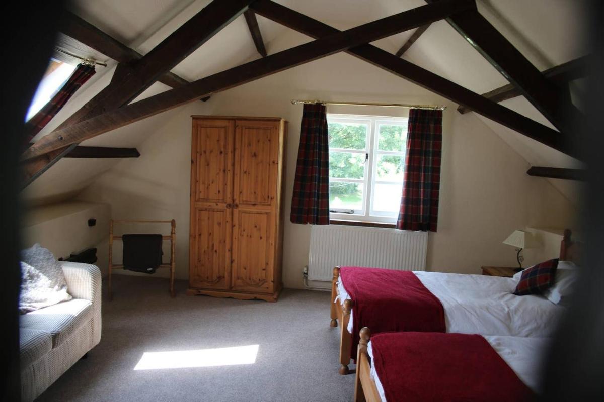 Lower Whitsleigh Farm Cottage - Housity