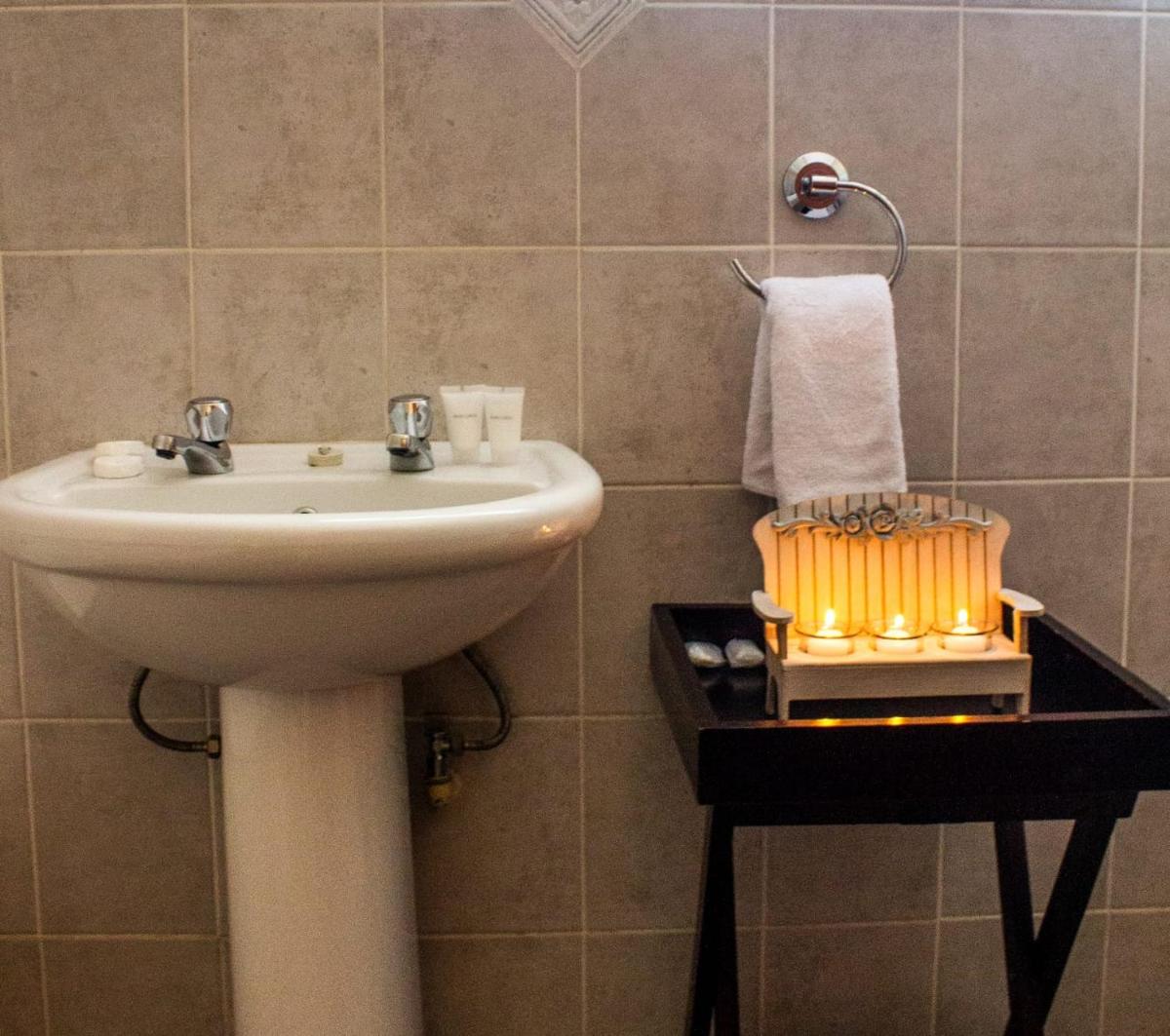 faces guesthouse - Housity