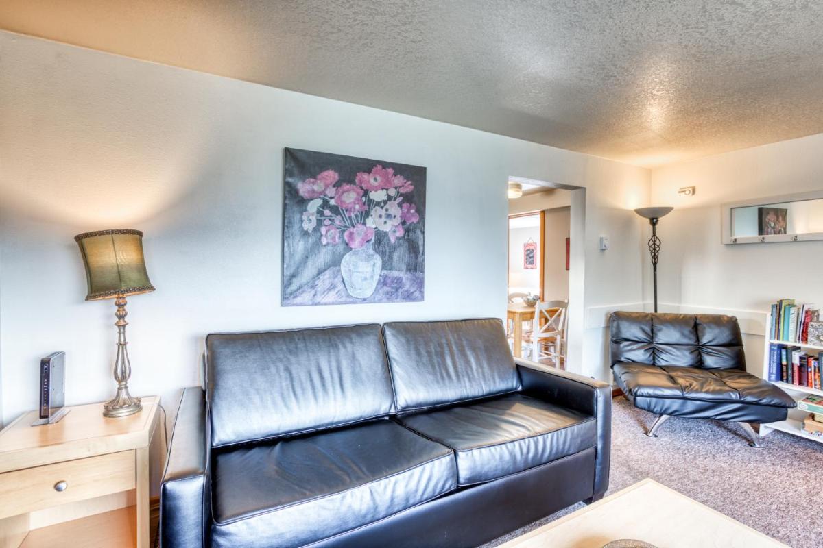 Beaches Inn | Buccaneer Bay Bungalow - Housity