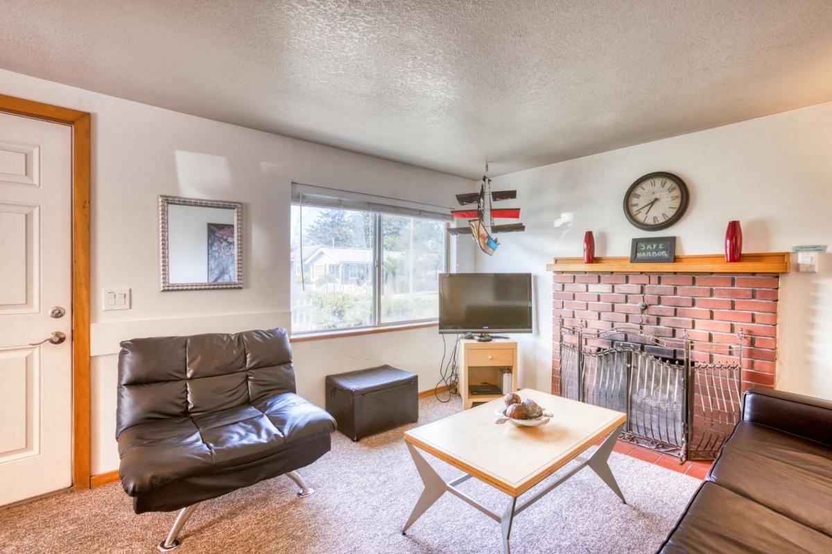 Beaches Inn | Buccaneer Bay Bungalow - Housity