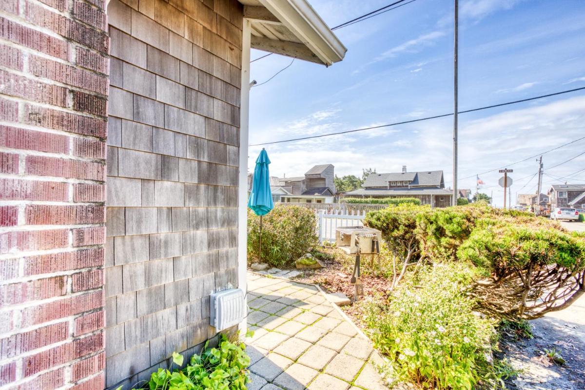Beaches Inn | Buccaneer Bay Bungalow - Housity