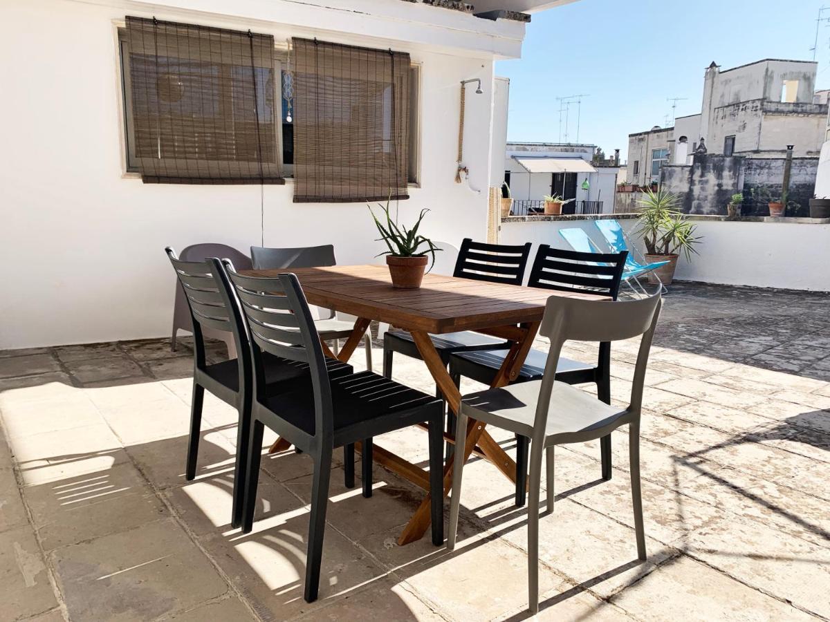 Upstairs - Lazy Terrace - Housity