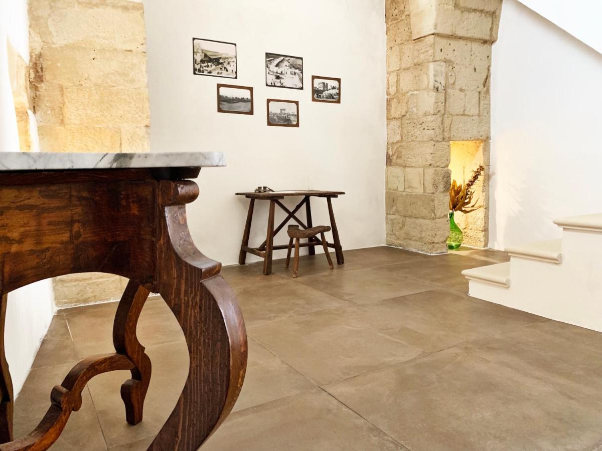 Upstairs - Lazy Terrace - Housity