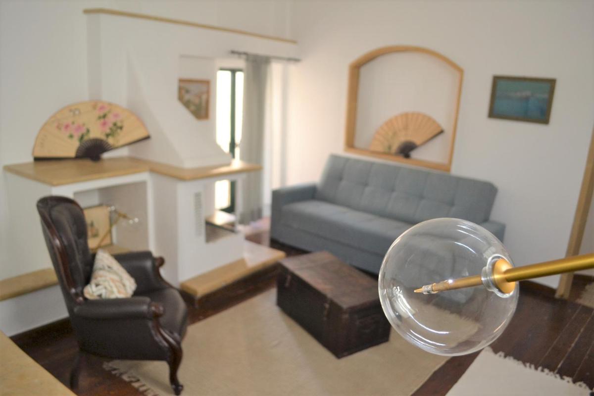 Upstairs - Lazy Terrace - Housity