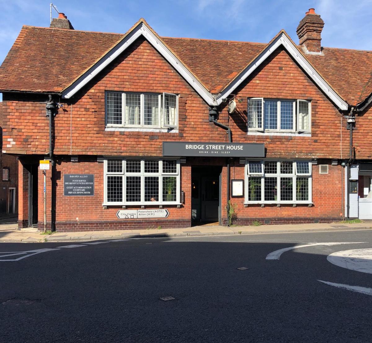 Bridge Street House - Housity