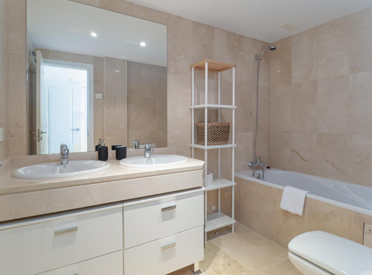 2297 Superb 2 bedrooms with seaview - Housity