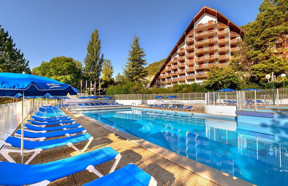 Piscine de l'établissement Village Club Les Hyvans ou située à proximité