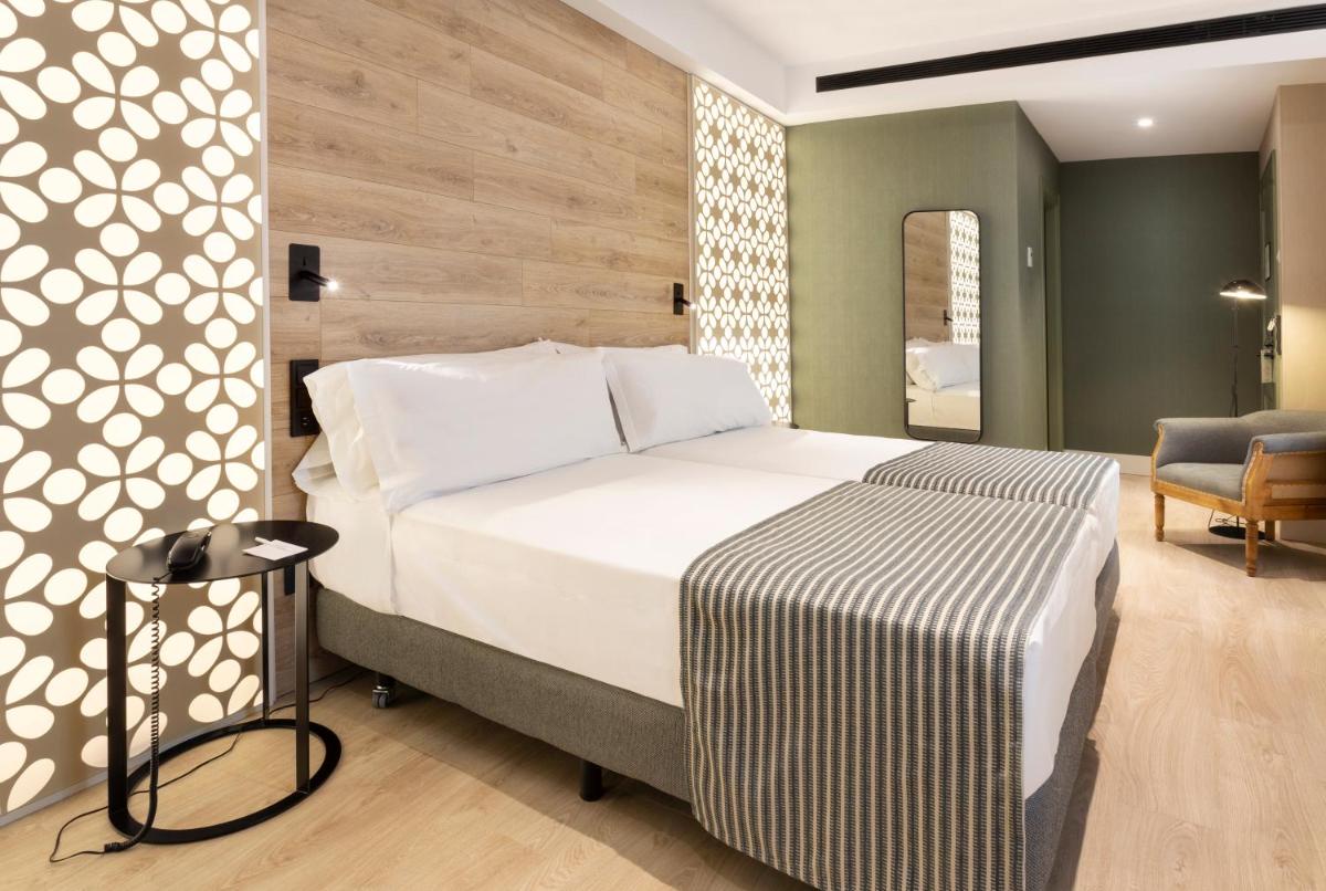 Cama o camas de una habitación en Catalonia Santa Justa
