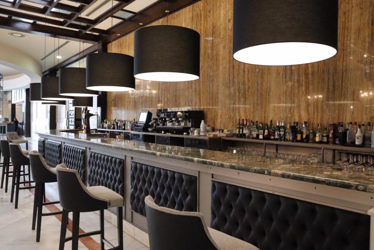 El salón o zona de bar de Hotel Doña Brígida – Salamanca Forum