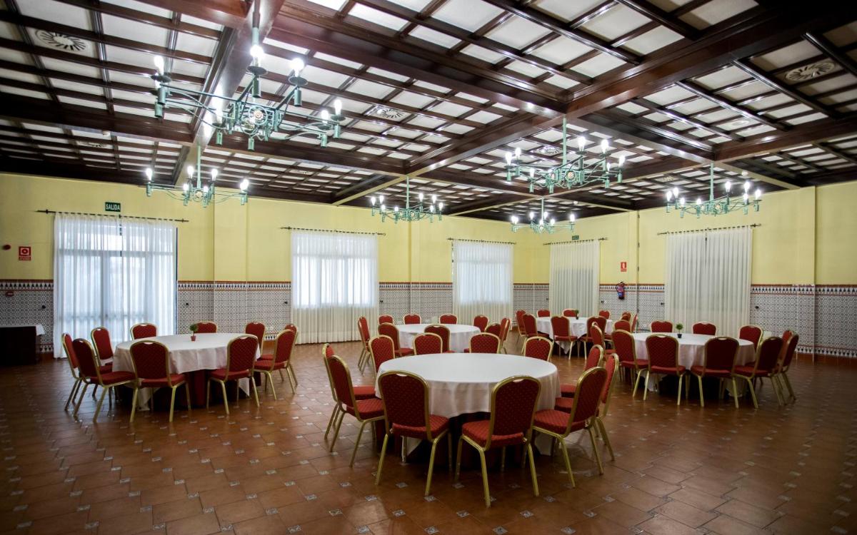 Un restaurante o sitio para comer en Hotel Doña Brígida – Salamanca Forum