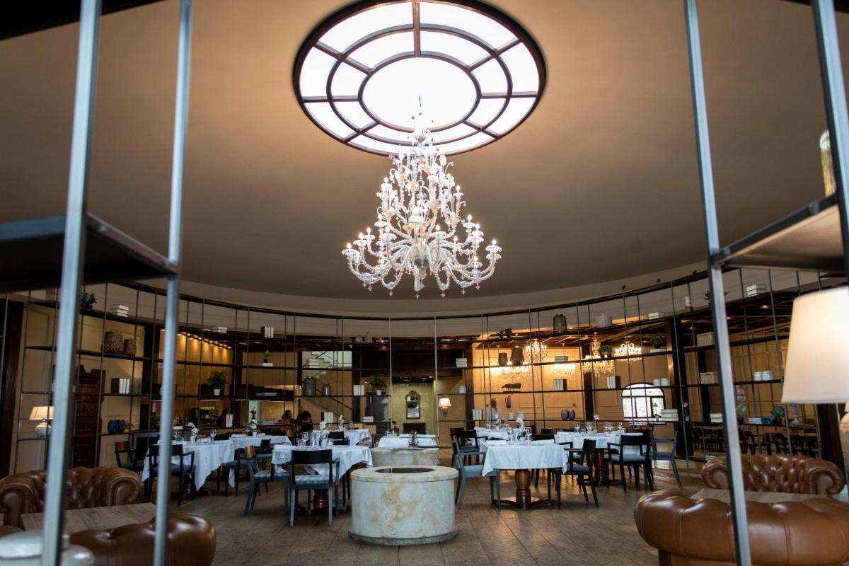 Un restaurante o sitio para comer en Hotel Doña Brígida – Salamanca Forum