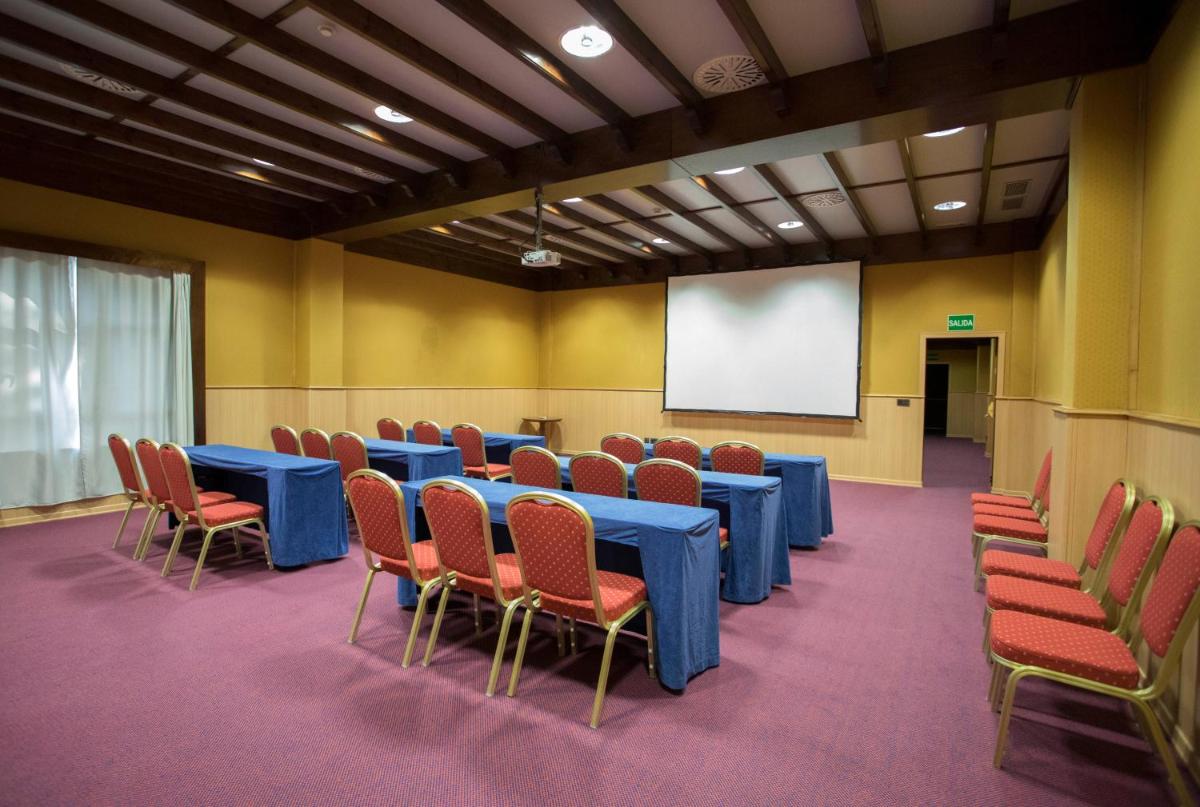 Zona business o sala de conferencias en Hotel Doña Brígida – Salamanca Forum