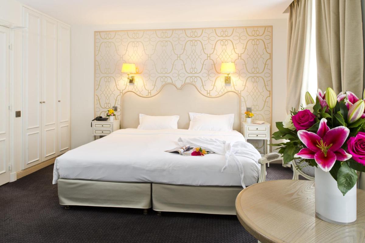 Un ou plusieurs lits dans un hébergement de l'établissement Hôtel Saint-Pétersbourg Opéra & Spa