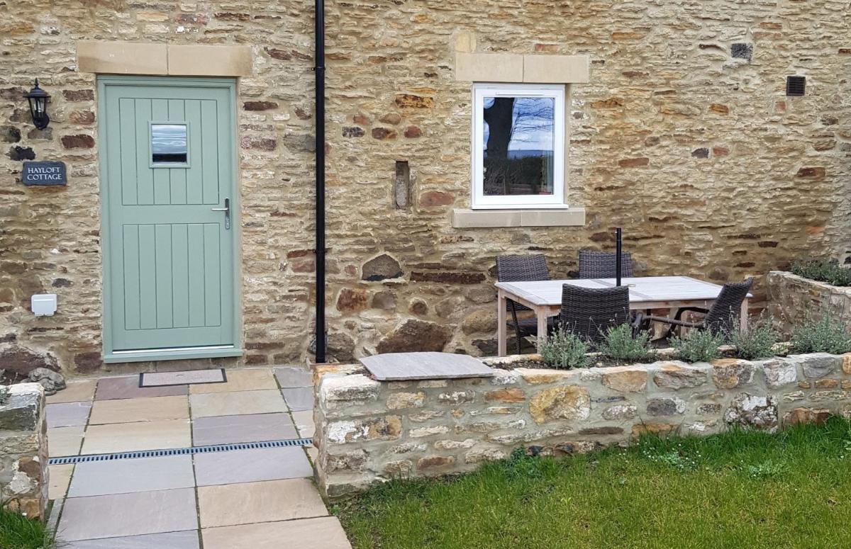 Hayloft Cottage - Housity