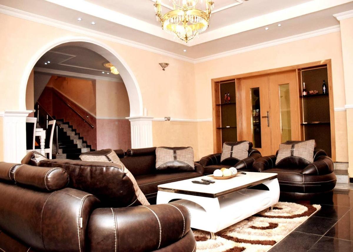 Duplex, 3 Bedroom Spacious House - Housity