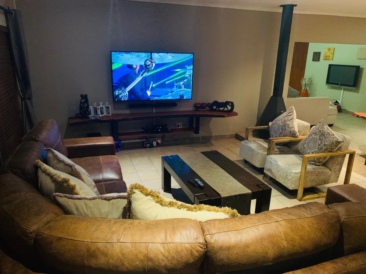 Sinazisi House - Housity