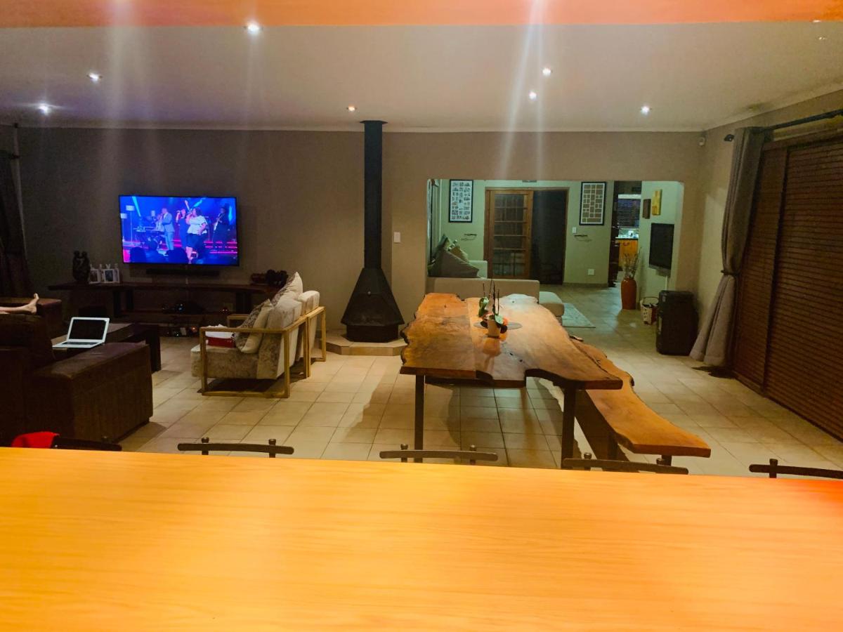 Sinazisi House - Housity